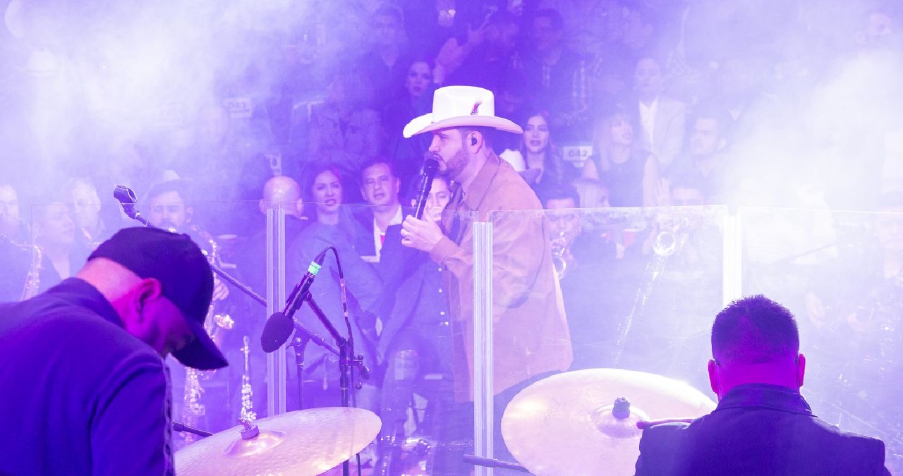 FOTOS Edén Muñoz se entregó a los nayaritas en el Palenque de la Feria