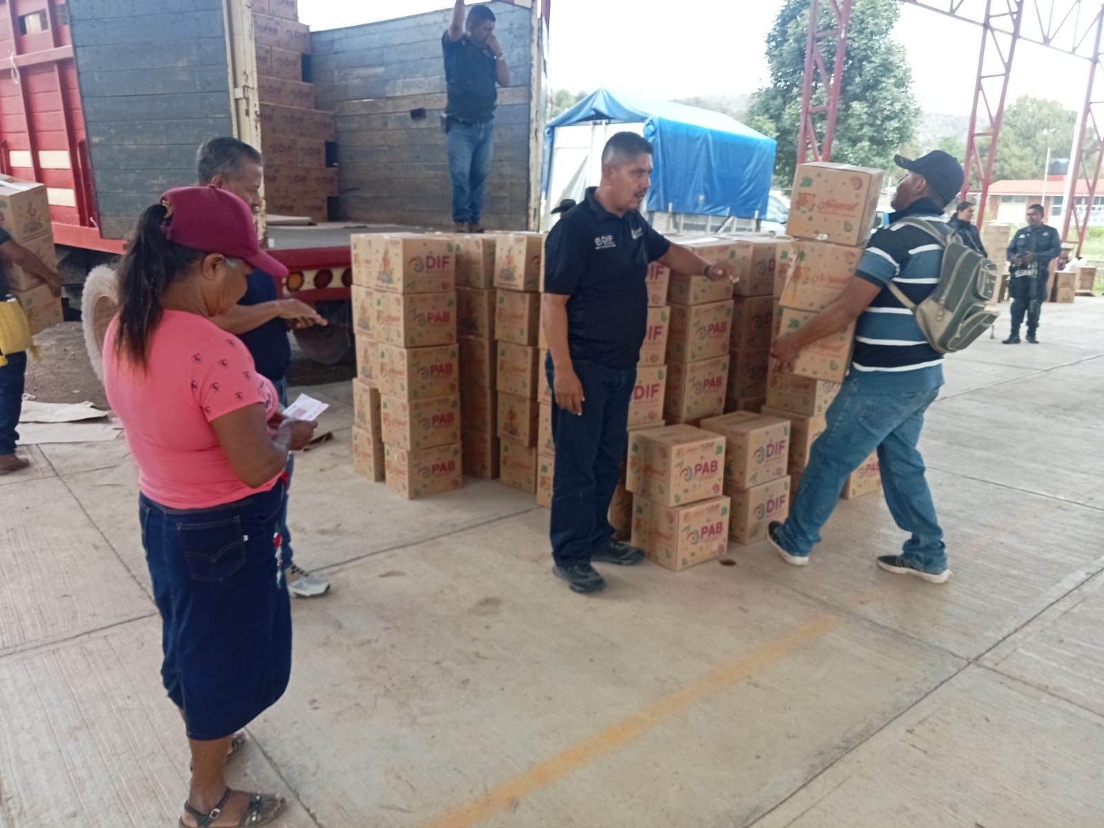 FOTOS: Alimentos del PAB distribuye en la zona serrana el Gobierno de ...